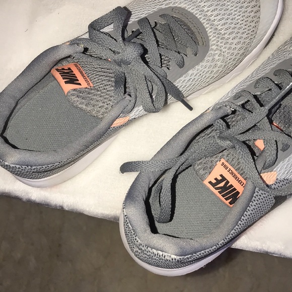 Nike women’s sneakers. - Picture 7 of 8